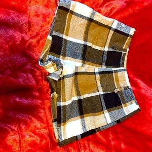 Hi! I am selling these shorts!